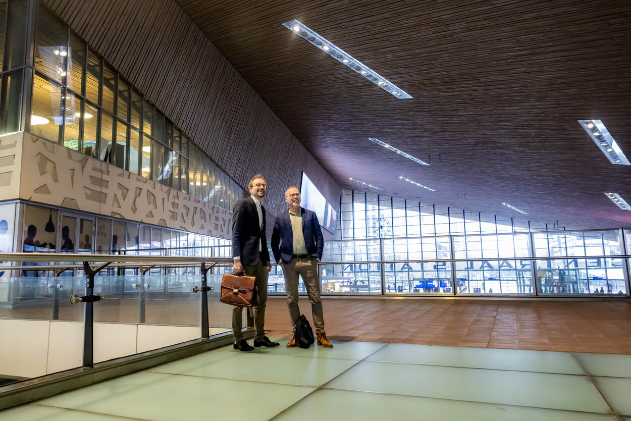 Take Bas station Rotterdam Centraal